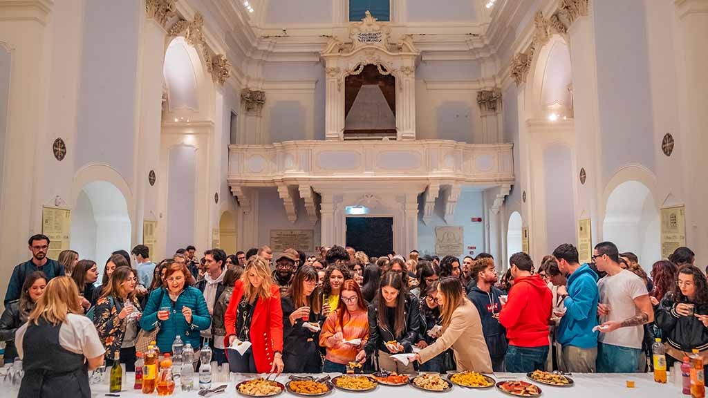 Comunità studentesca e cittadinanza festeggiano insieme le aperture serali della Biblioteca San Girolamo